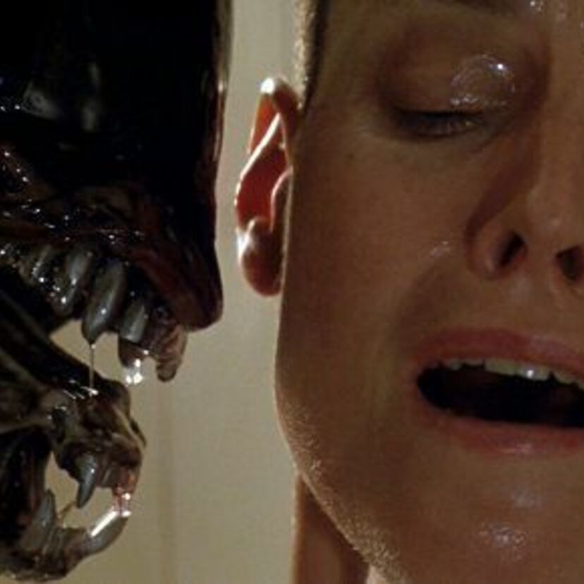 シガニー・ウィーバーが坊主頭になった『エイリアン３』。エイリアンとの壮絶な戦いが、また始まる！