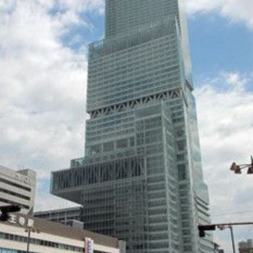 ビルの高層階はデートの定番、東京都庁や横浜ランドマークタワーをデートで訪れた人も多いでしょうね。