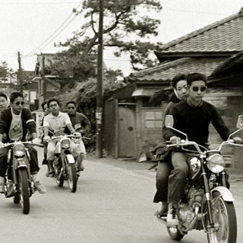 昔はノーヘルで良かった！86年に全てのバイクでヘルメット着用が義務化！