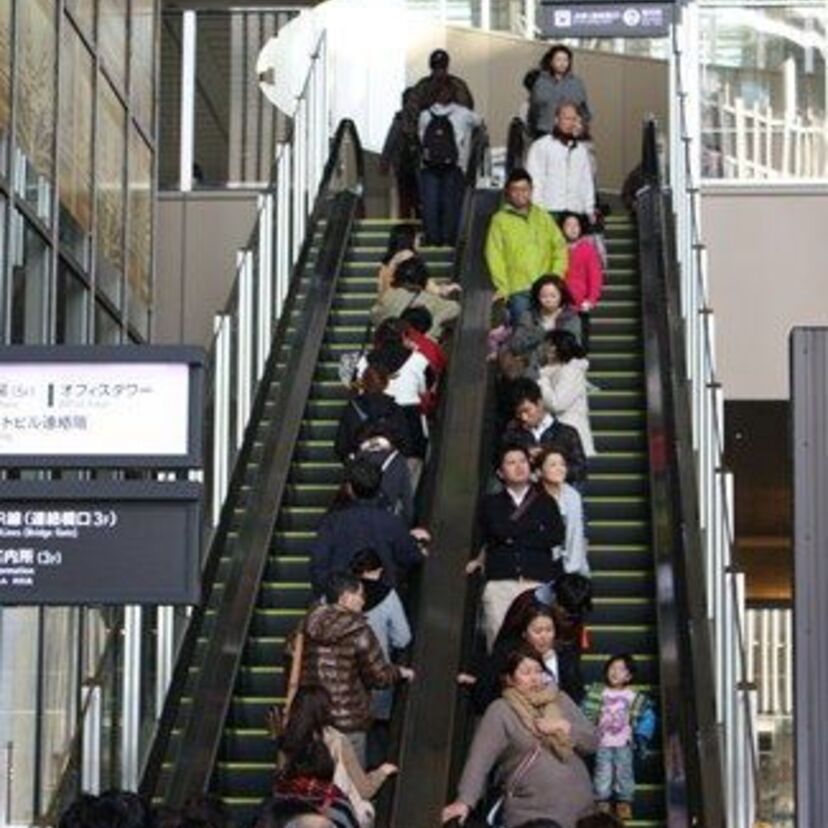 こんなに違う東日本と西日本。地域で異なる文化や風習：そば湯・丸餅・冷やし中華にマヨネーズ・エスカレーターほか